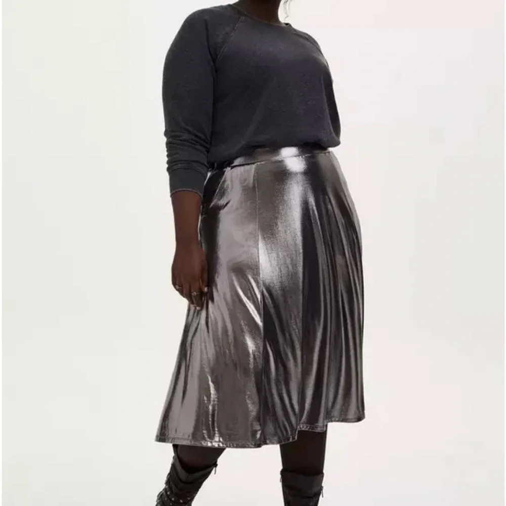 Torrid Metal Grey Liquid Shine Midi Skirt Sz 22 (Torrid 3) - Picture 2 of 11